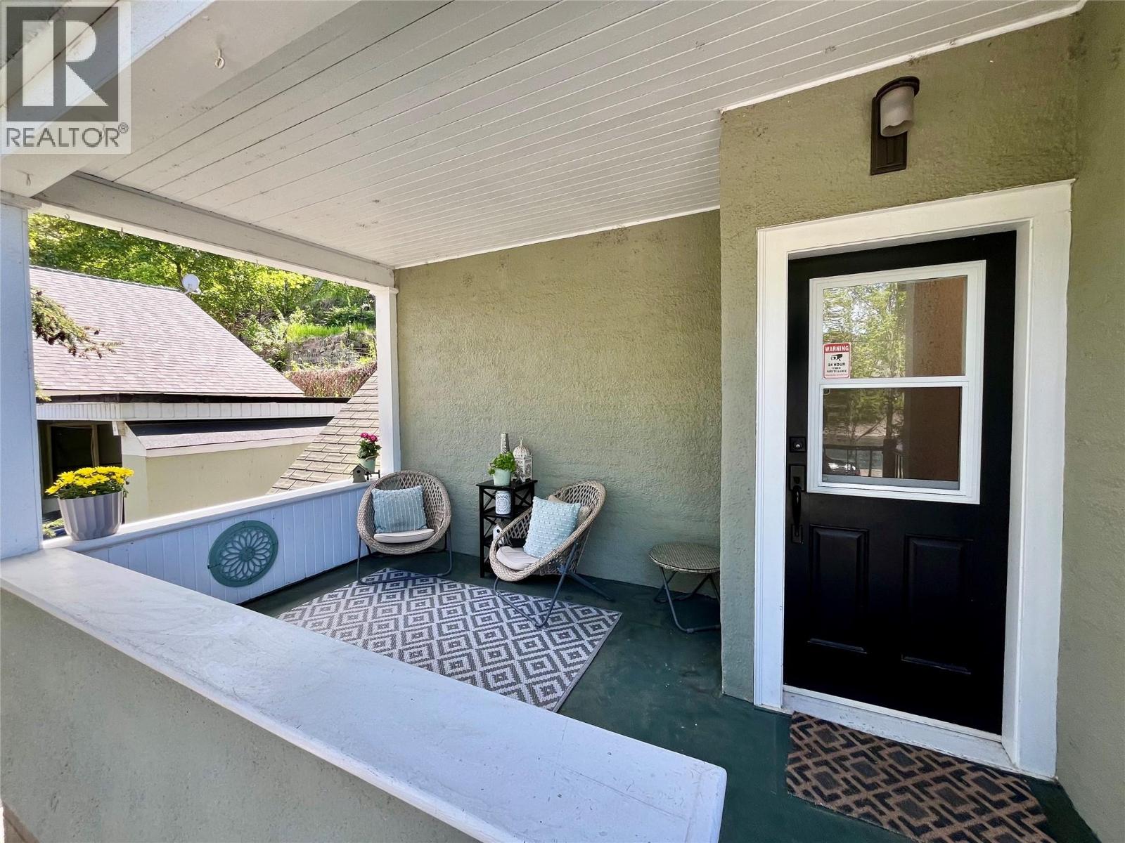 2070 Riverside Avenue Property Photo 6