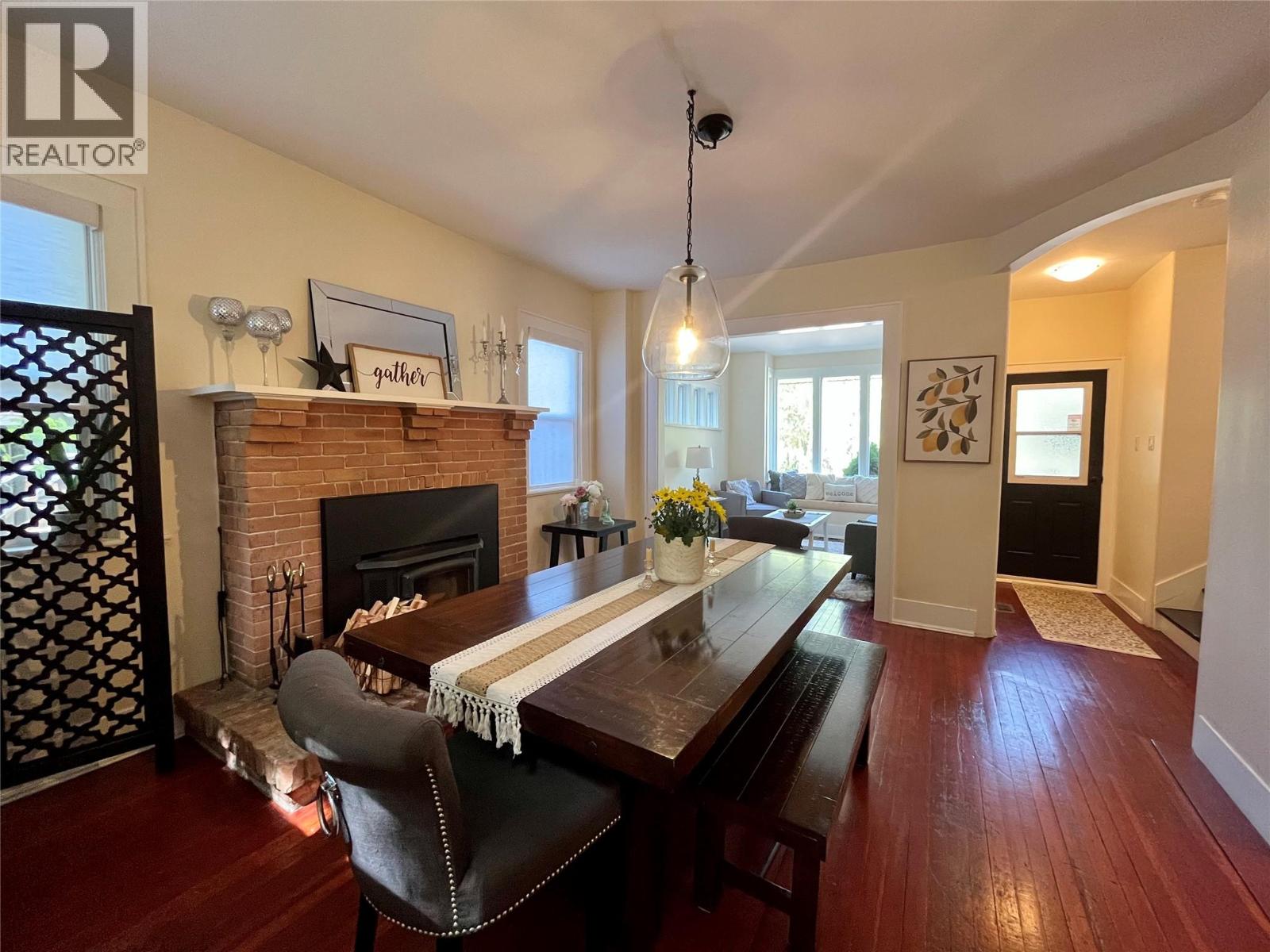 2070 Riverside Avenue Property Photo 12