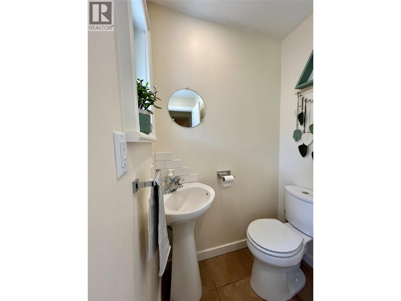 2070 Riverside Avenue Property Photo 18