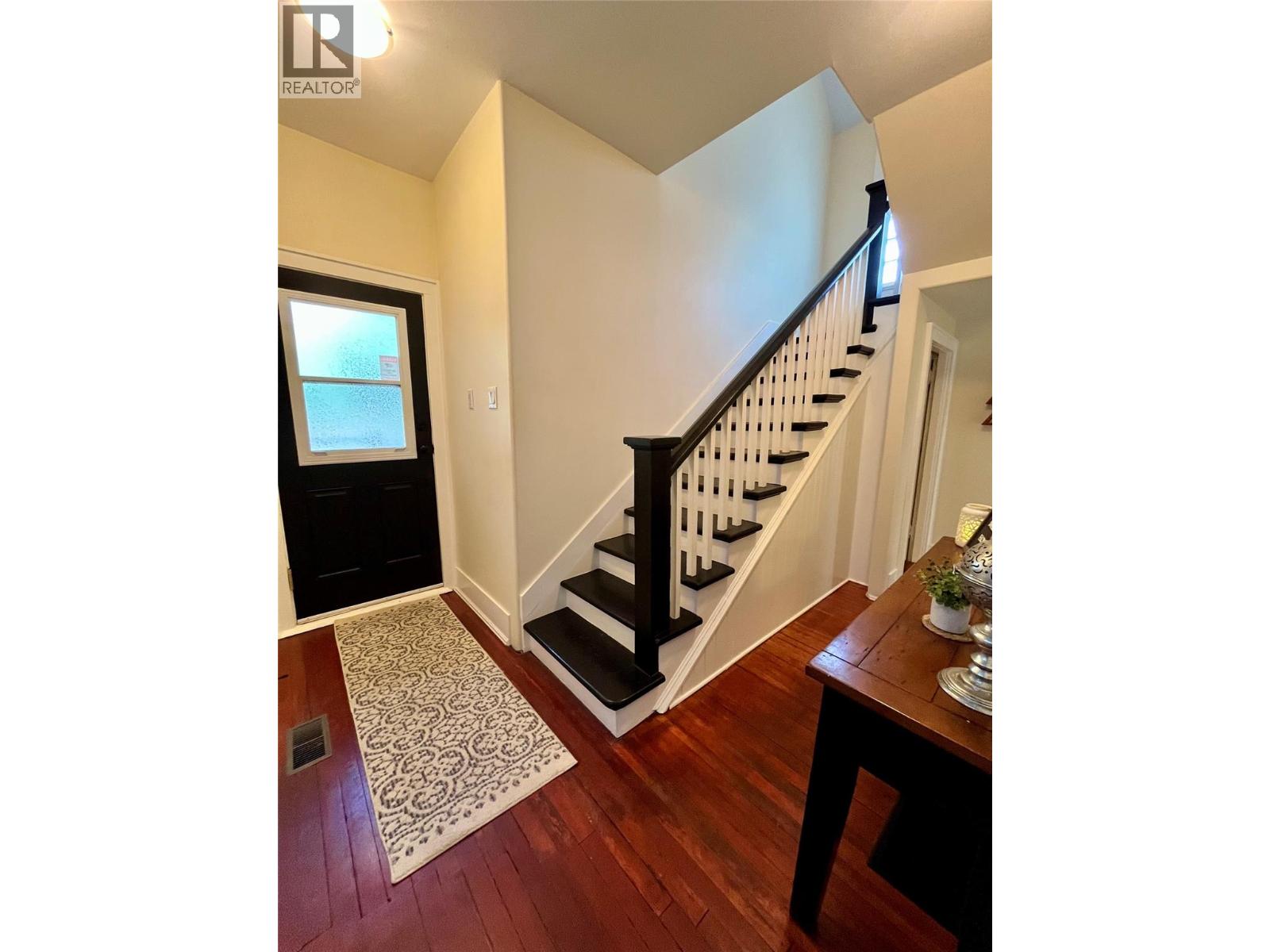2070 Riverside Avenue Property Photo 20