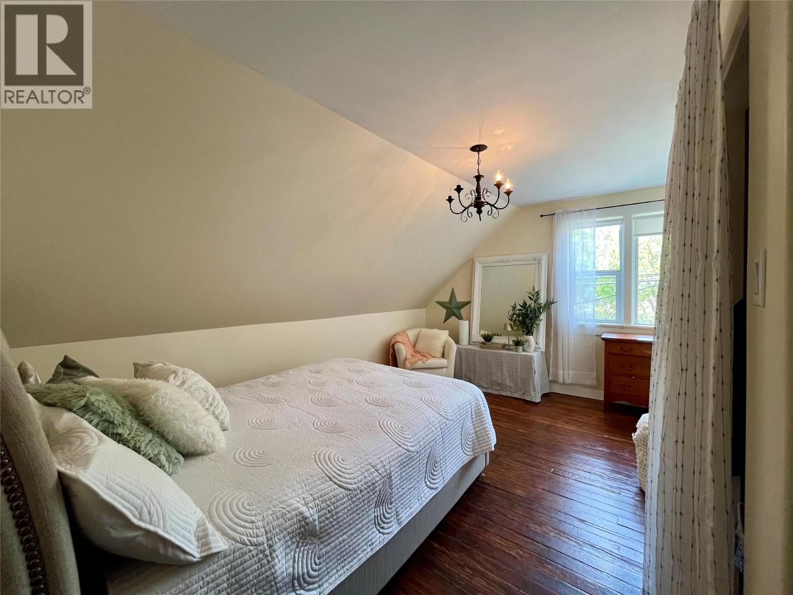 2070 Riverside Avenue Property Photo 24