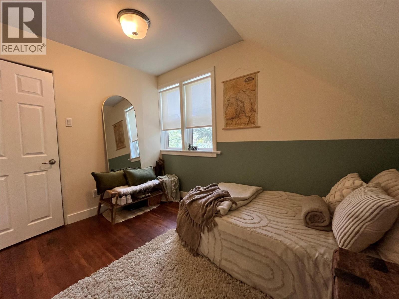 2070 Riverside Avenue Property Photo 27