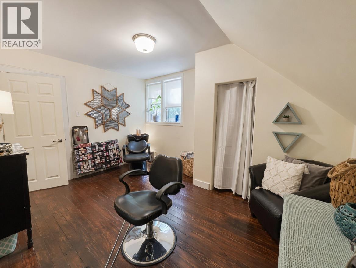 2070 Riverside Avenue Property Photo 29