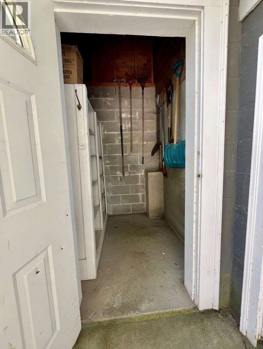 2070 Riverside Avenue Property Photo 39