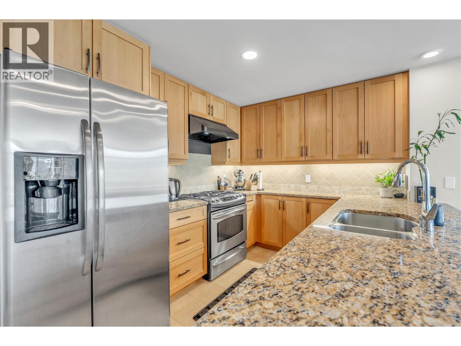 160 Lakeshore Drive Unit# 1006 Property Photo 13