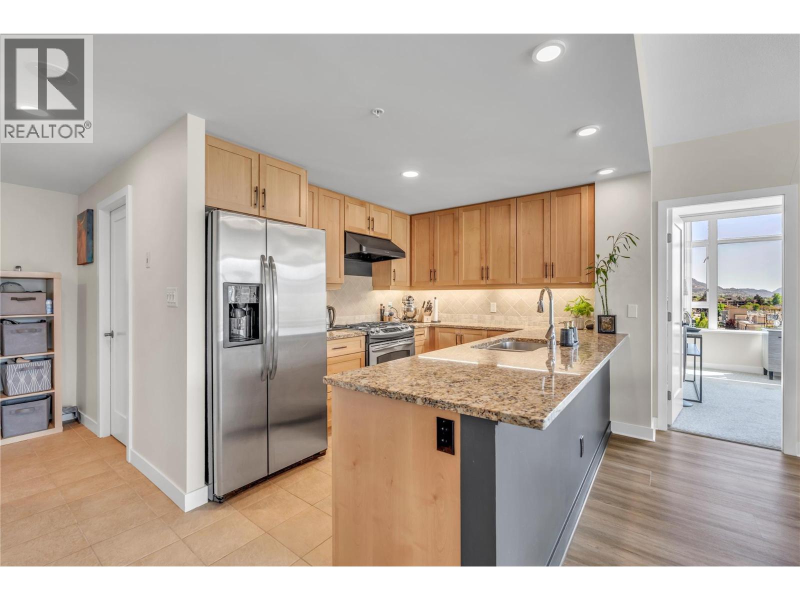 160 Lakeshore Drive Unit# 1006 Property Photo 14