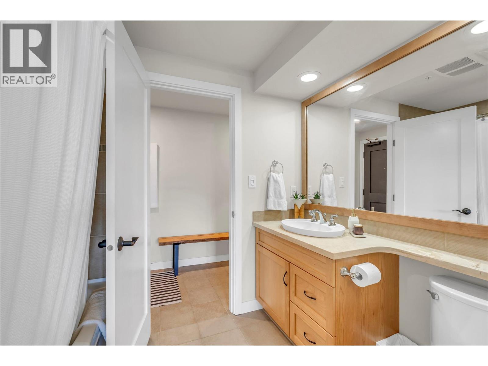 160 Lakeshore Drive Unit# 1006 Property Photo 26