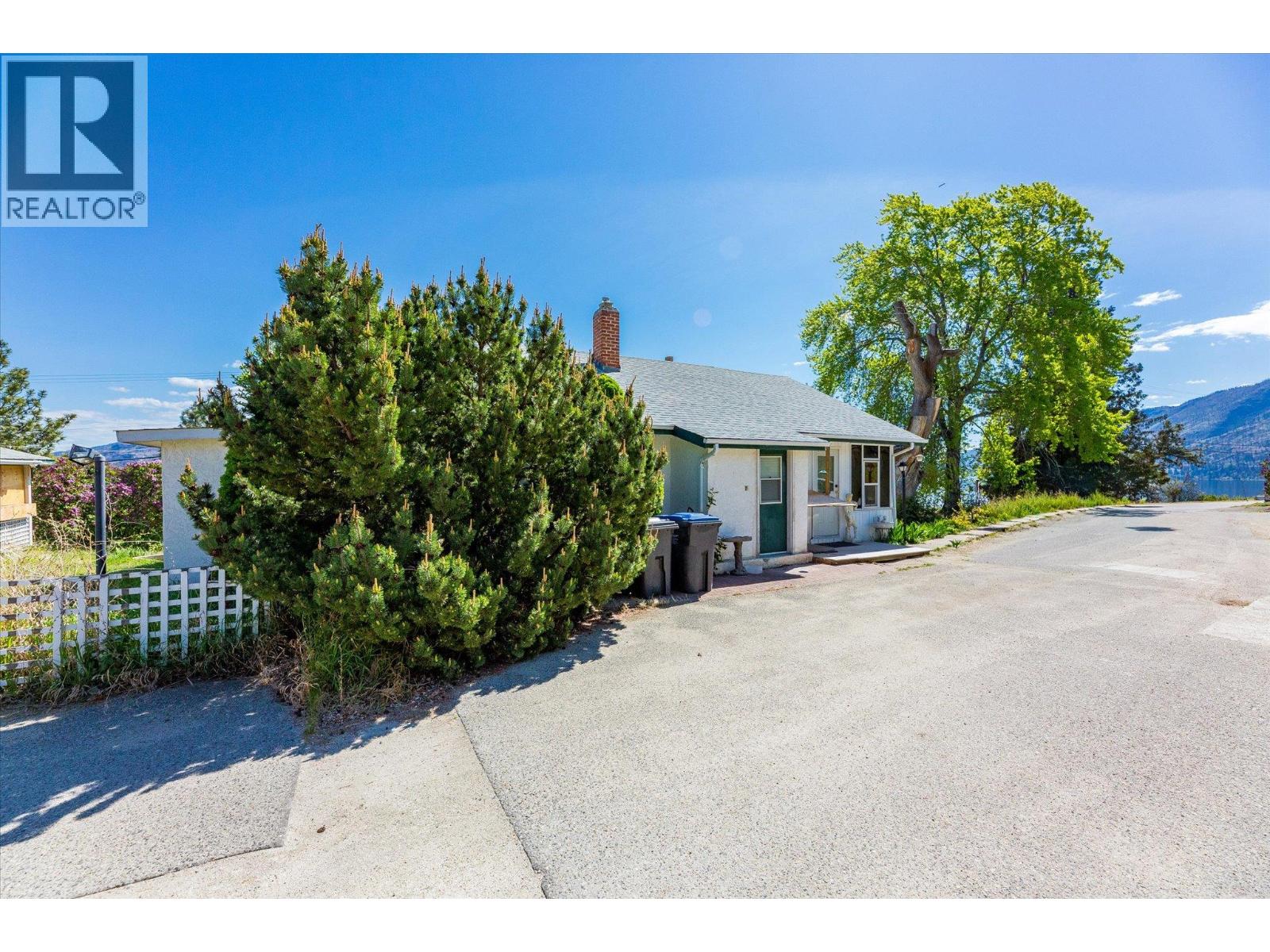 6488 Renfrew Road Property Photo 3