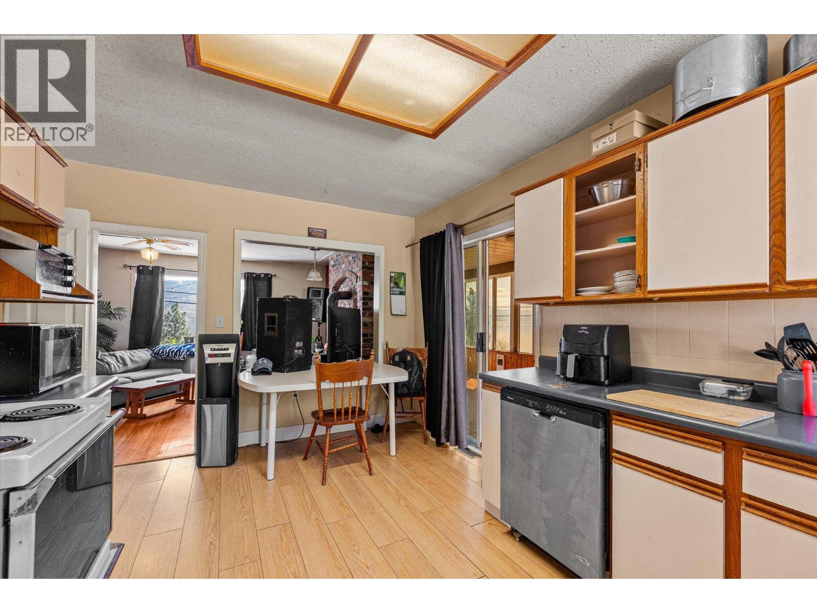 6488 Renfrew Road Property Photo 7