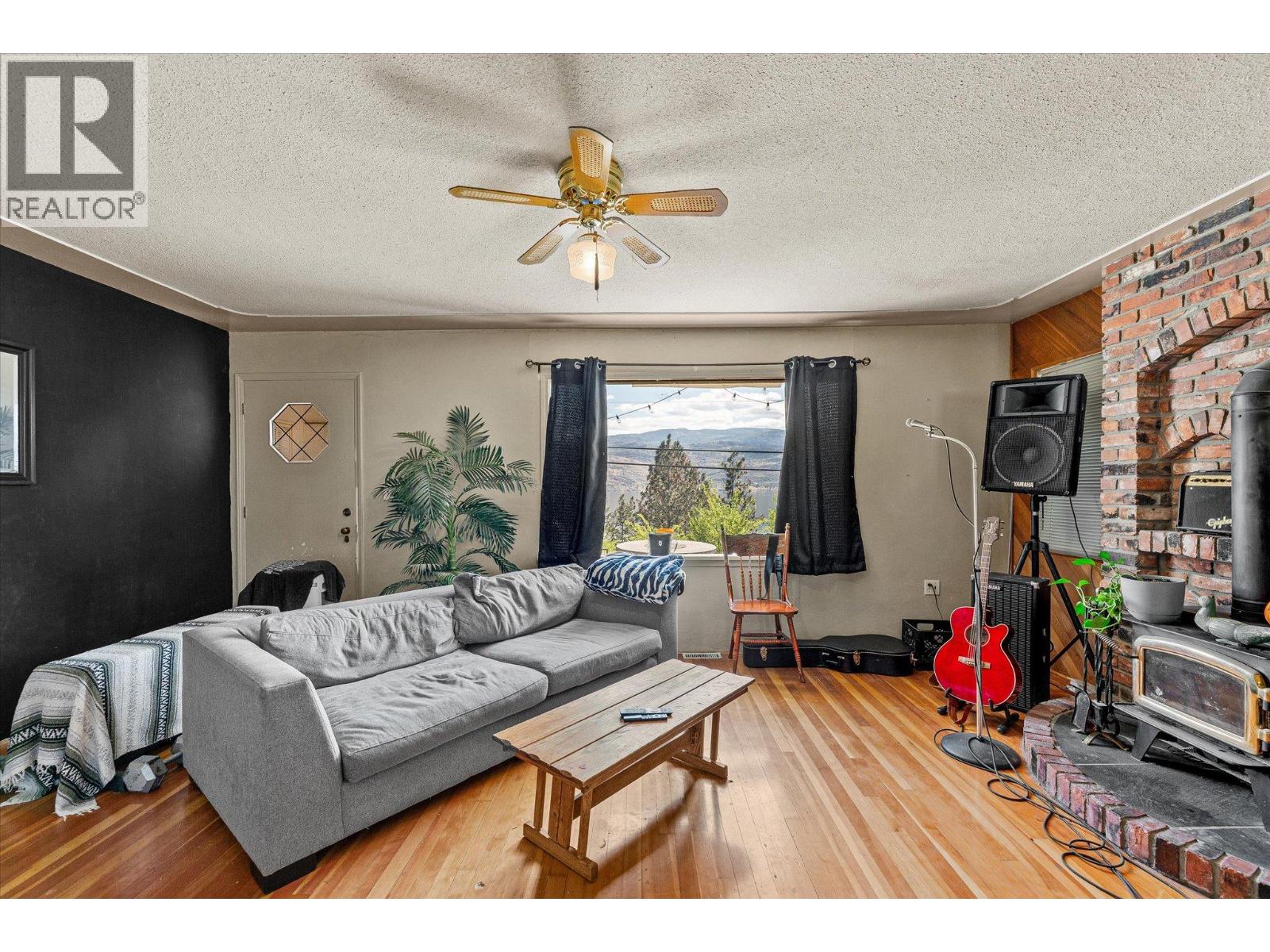 6488 Renfrew Road Property Photo 8