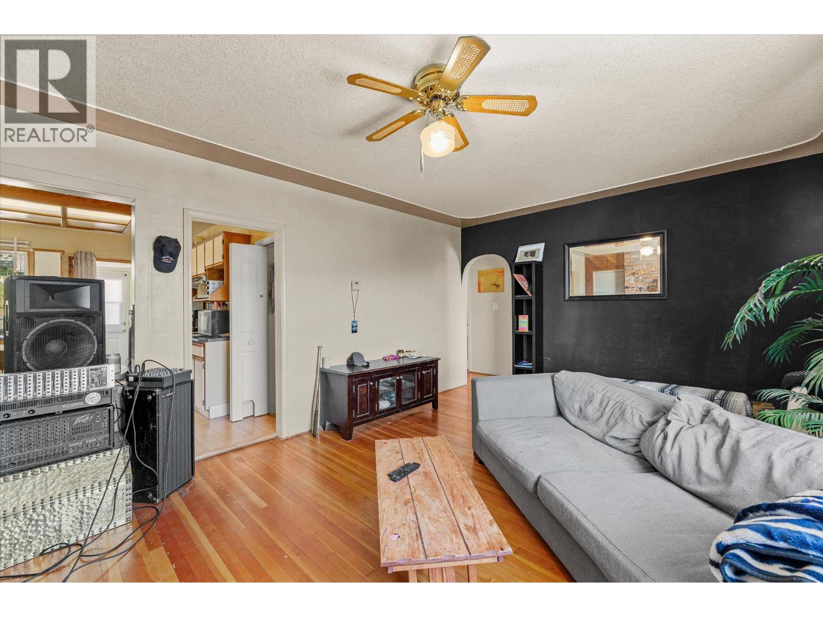 6488 Renfrew Road Property Photo 10