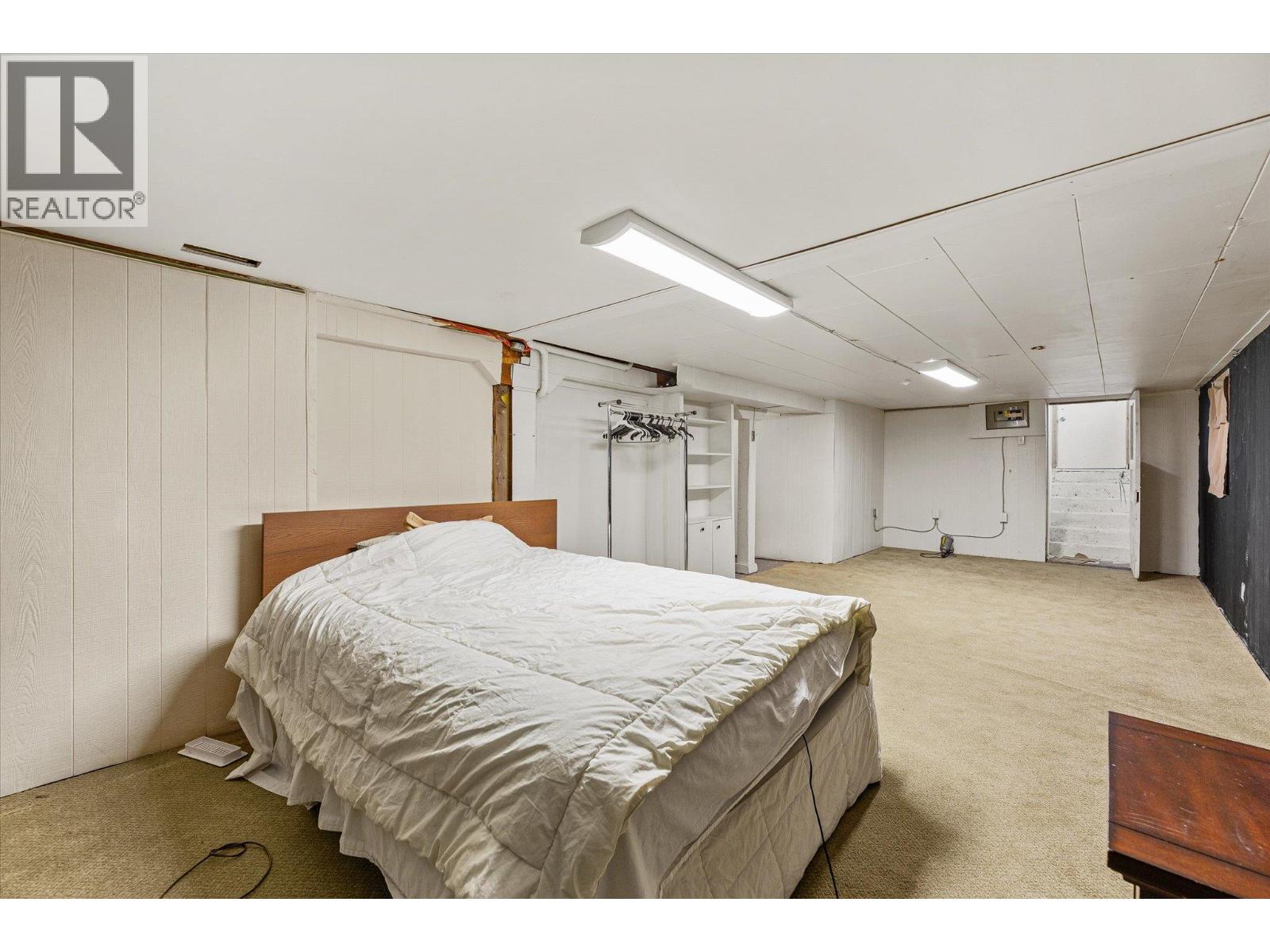 6488 Renfrew Road Property Photo 18