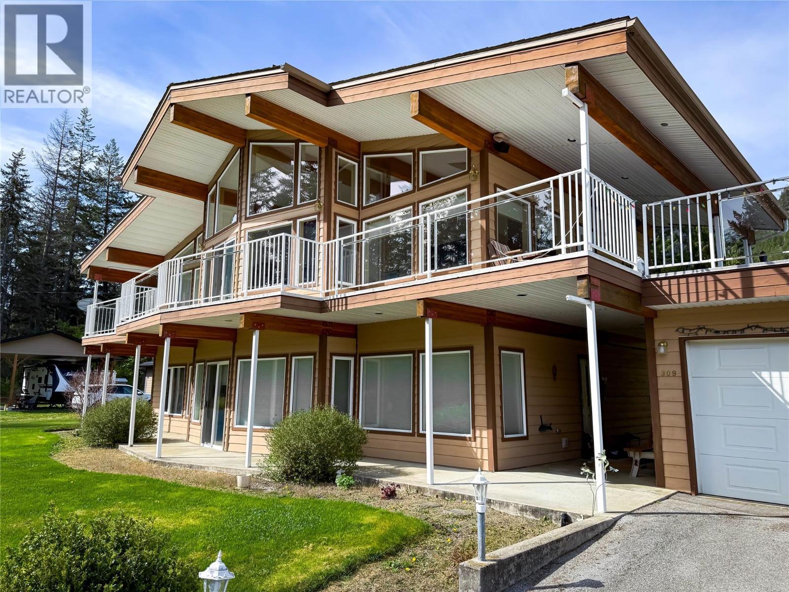 309 Kootenay Street Property Photo 7
