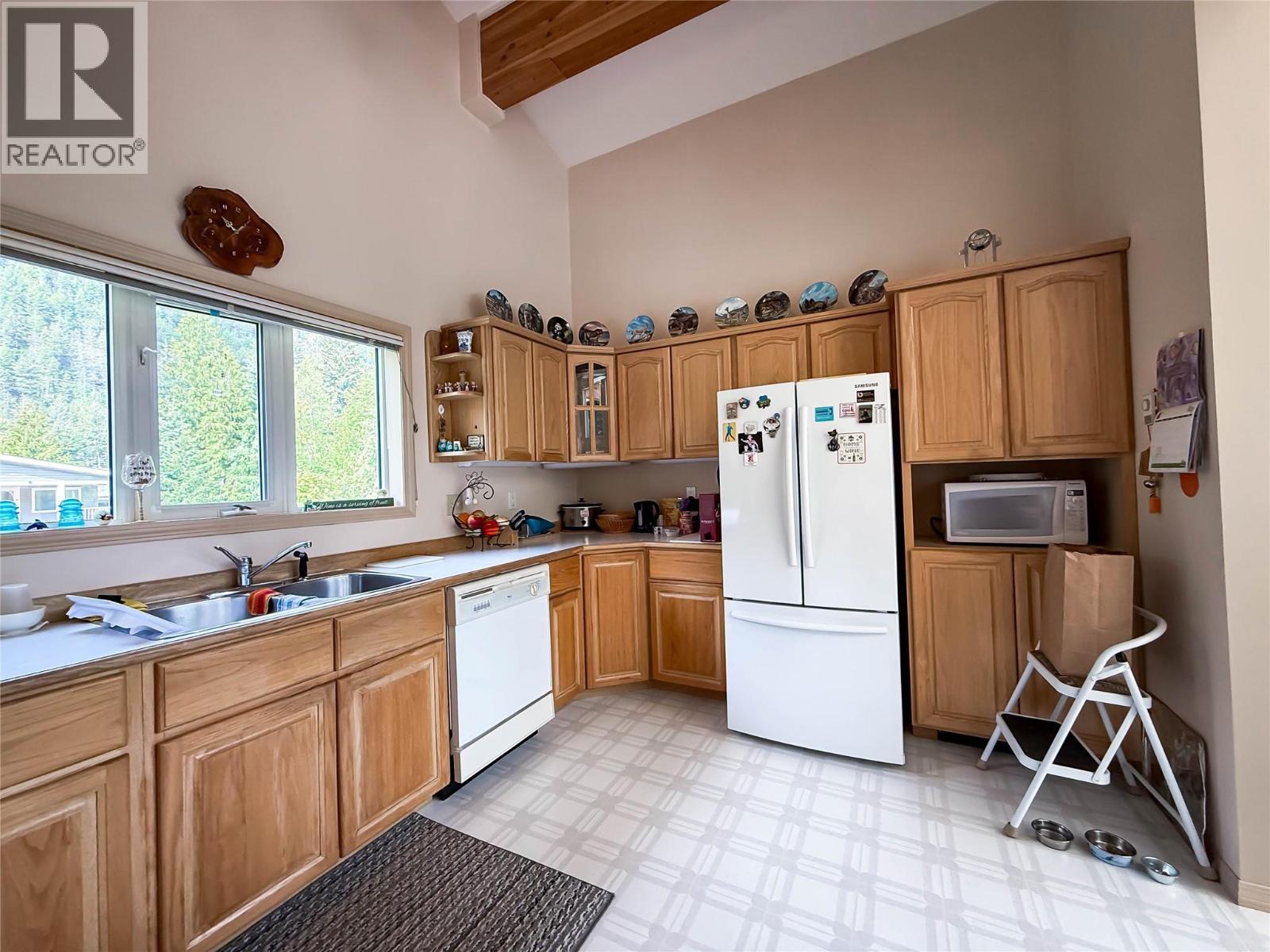 309 Kootenay Street Property Photo 23