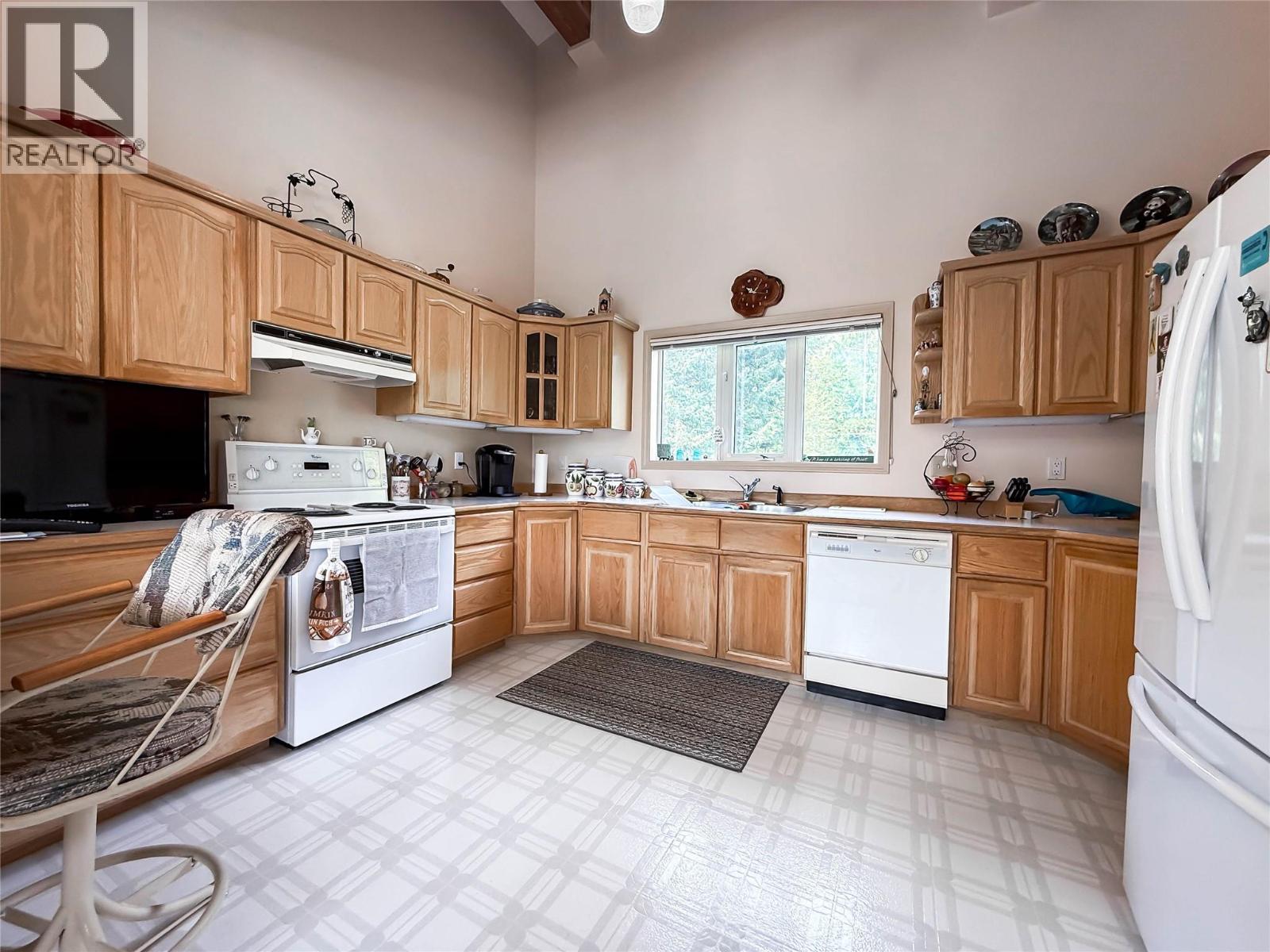 309 Kootenay Street Property Photo 24
