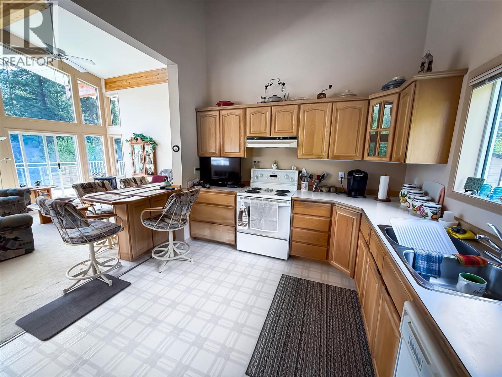309 Kootenay Street Property Photo 25
