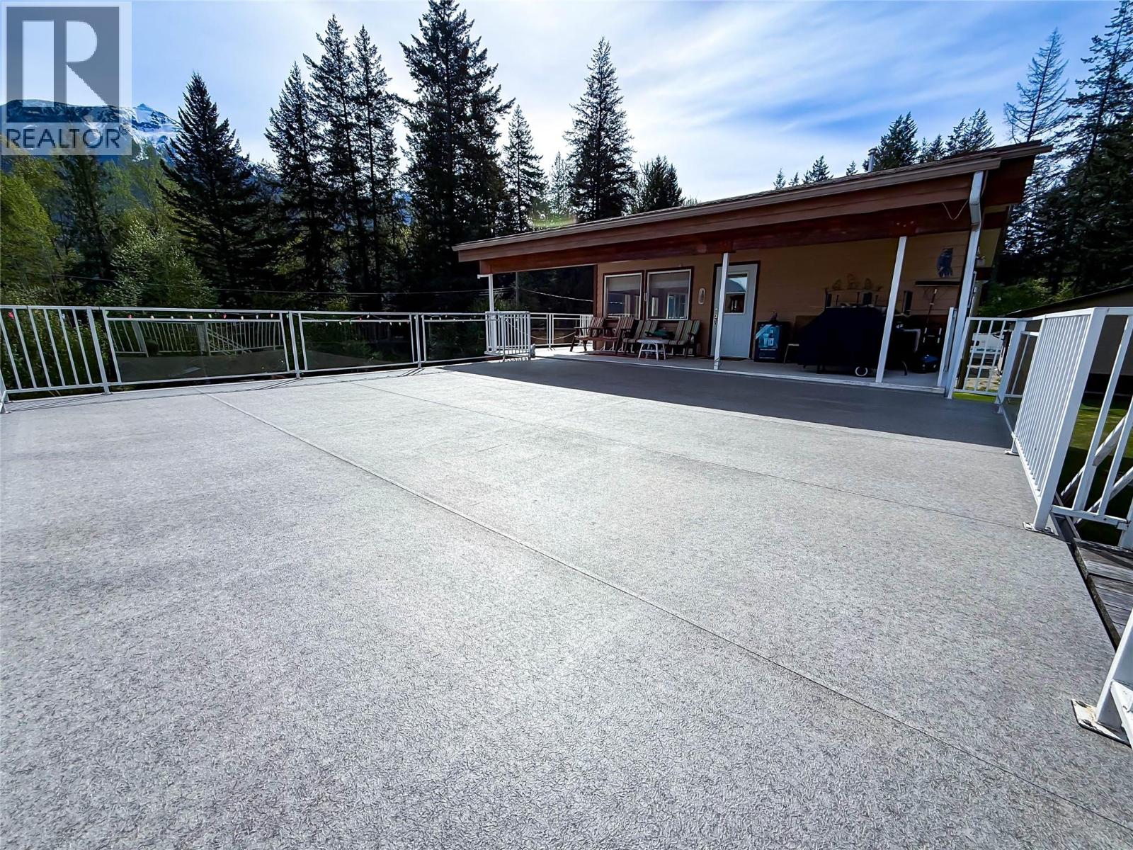 309 Kootenay Street Property Photo 29
