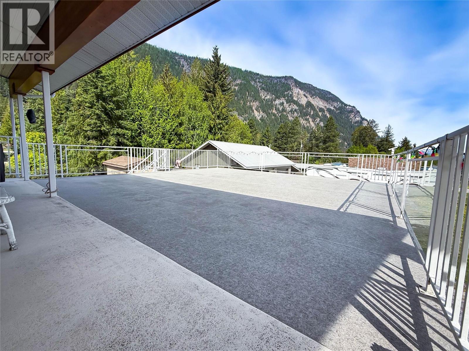 309 Kootenay Street Property Photo 30