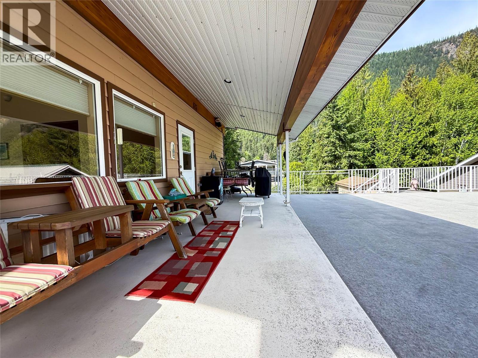 309 Kootenay Street Property Photo 31