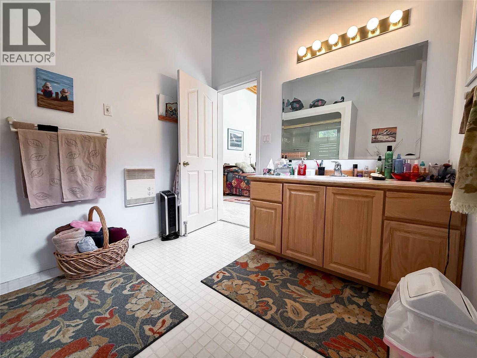 309 Kootenay Street Property Photo 37