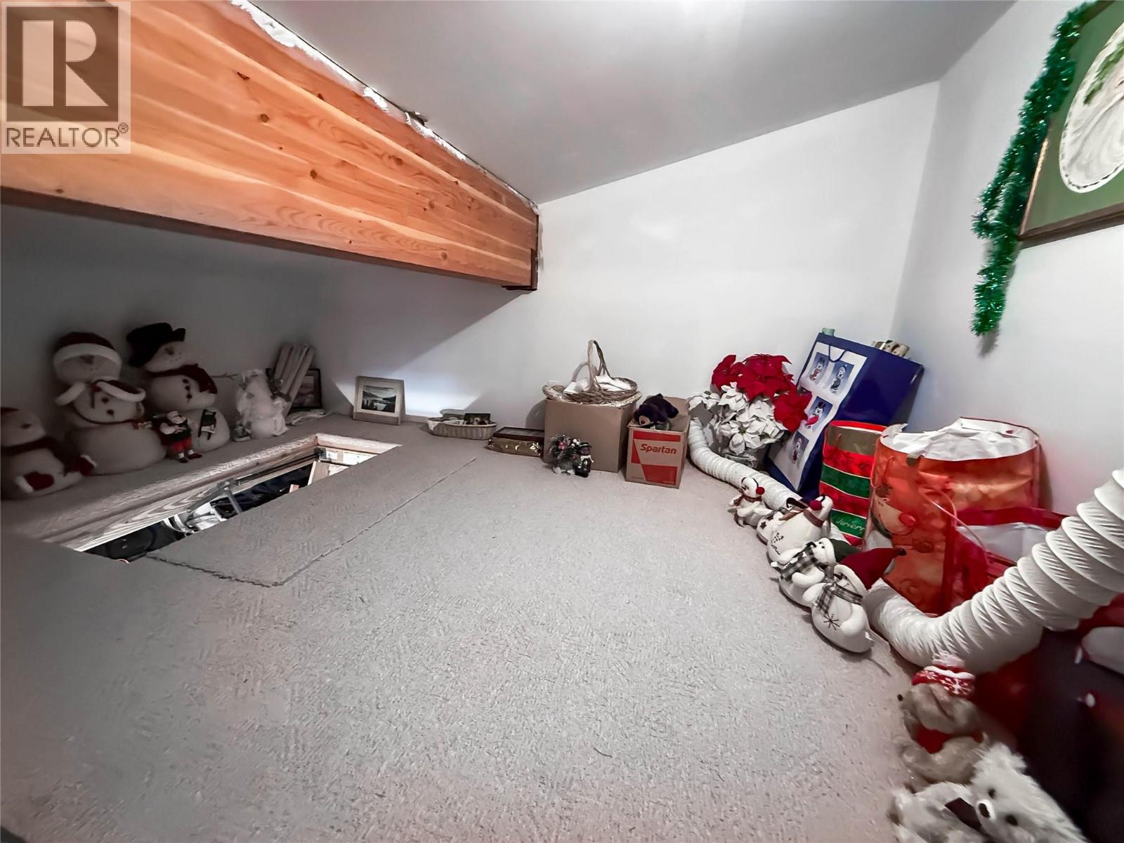 309 Kootenay Street Property Photo 40