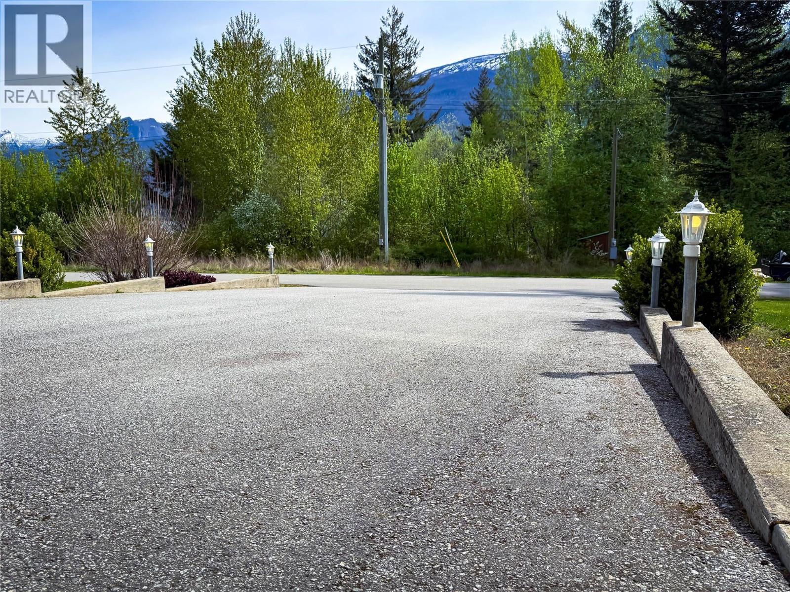 309 Kootenay Street Property Photo 61