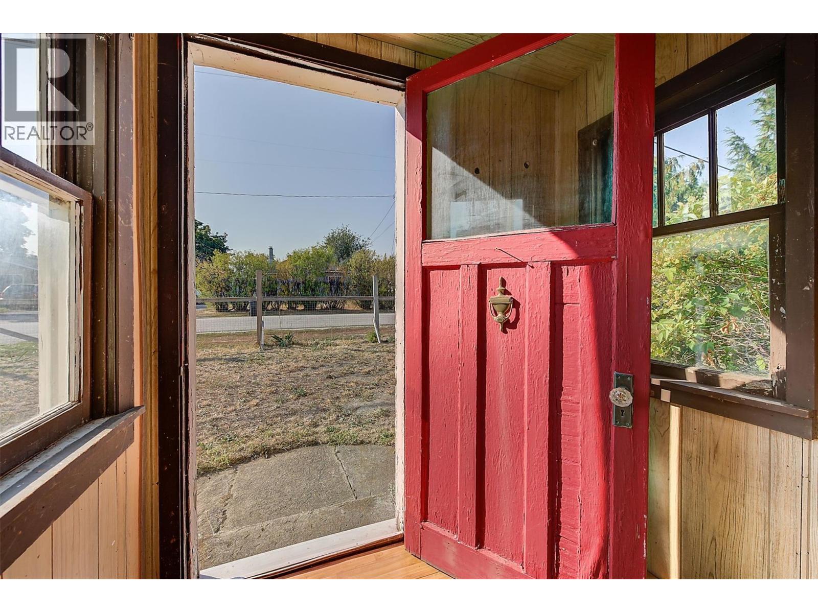 1060 Tataryn Road Property Photo 3