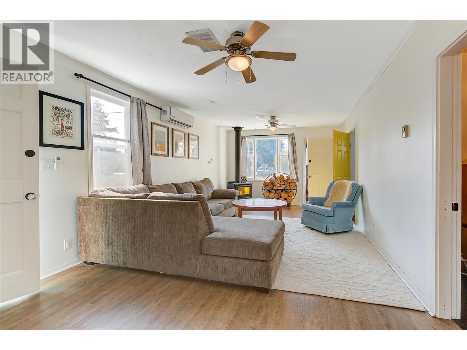 1060 Tataryn Road Property Photo 4