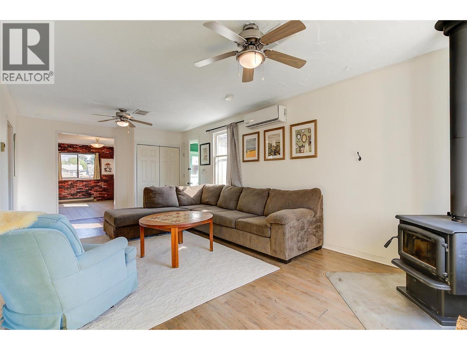 1060 Tataryn Road Property Photo 6