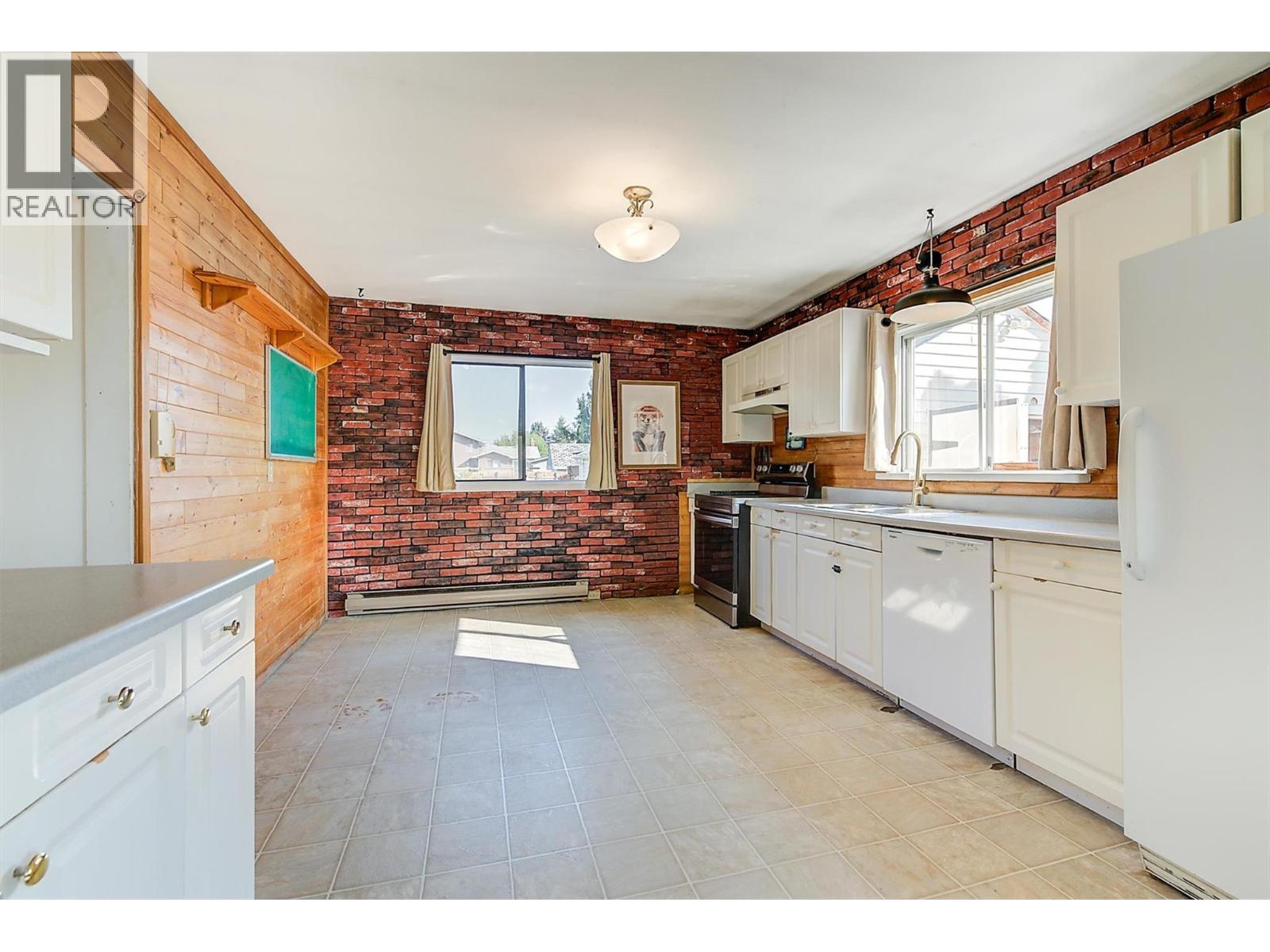 1060 Tataryn Road Property Photo 7