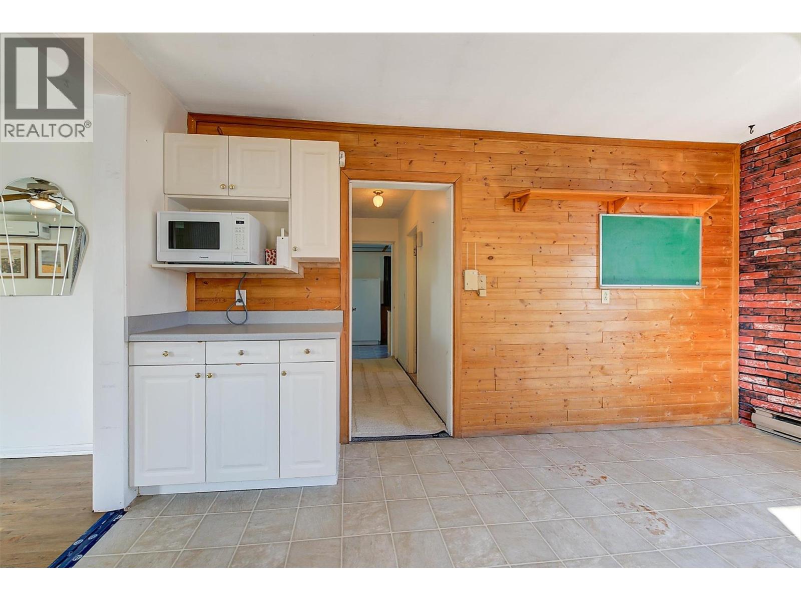 1060 Tataryn Road Property Photo 10