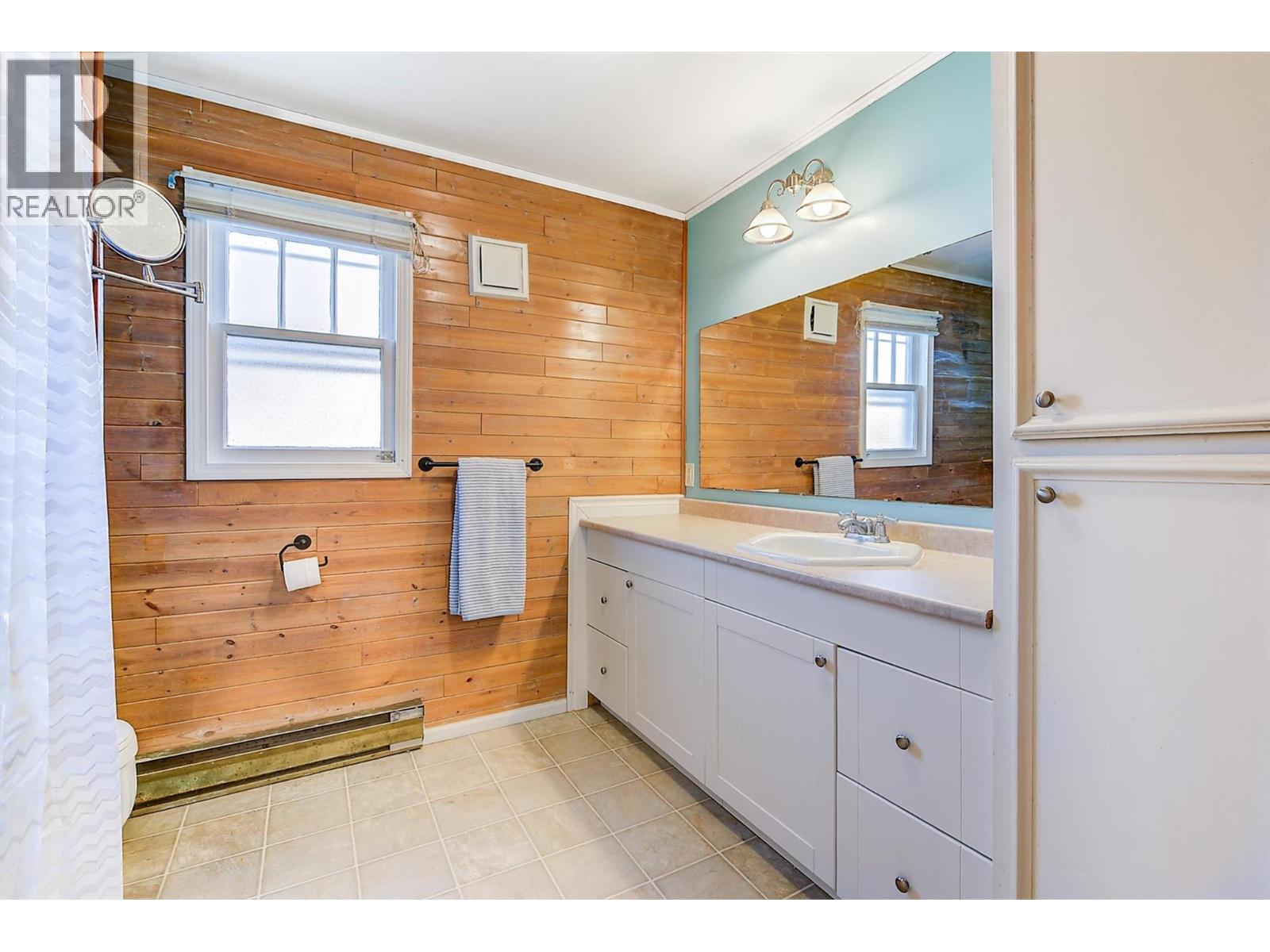 1060 Tataryn Road Property Photo 16