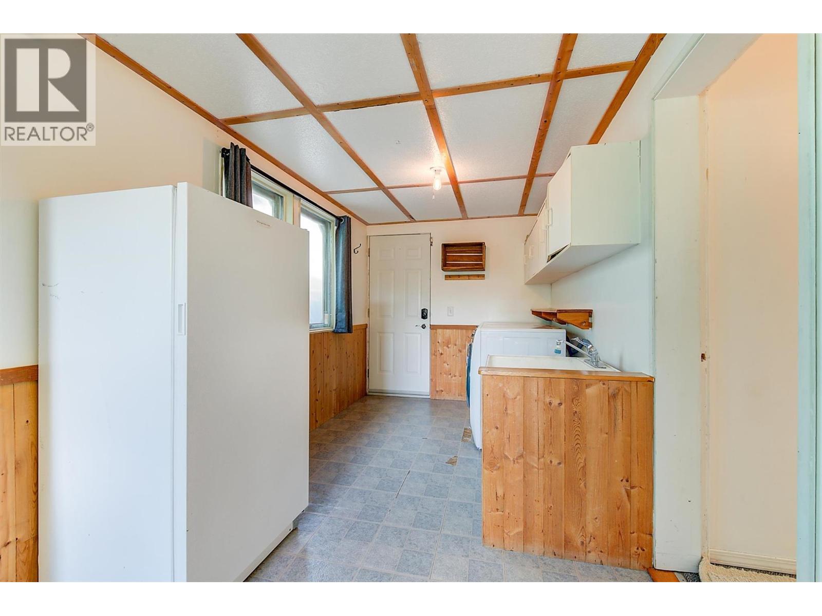 1060 Tataryn Road Property Photo 18