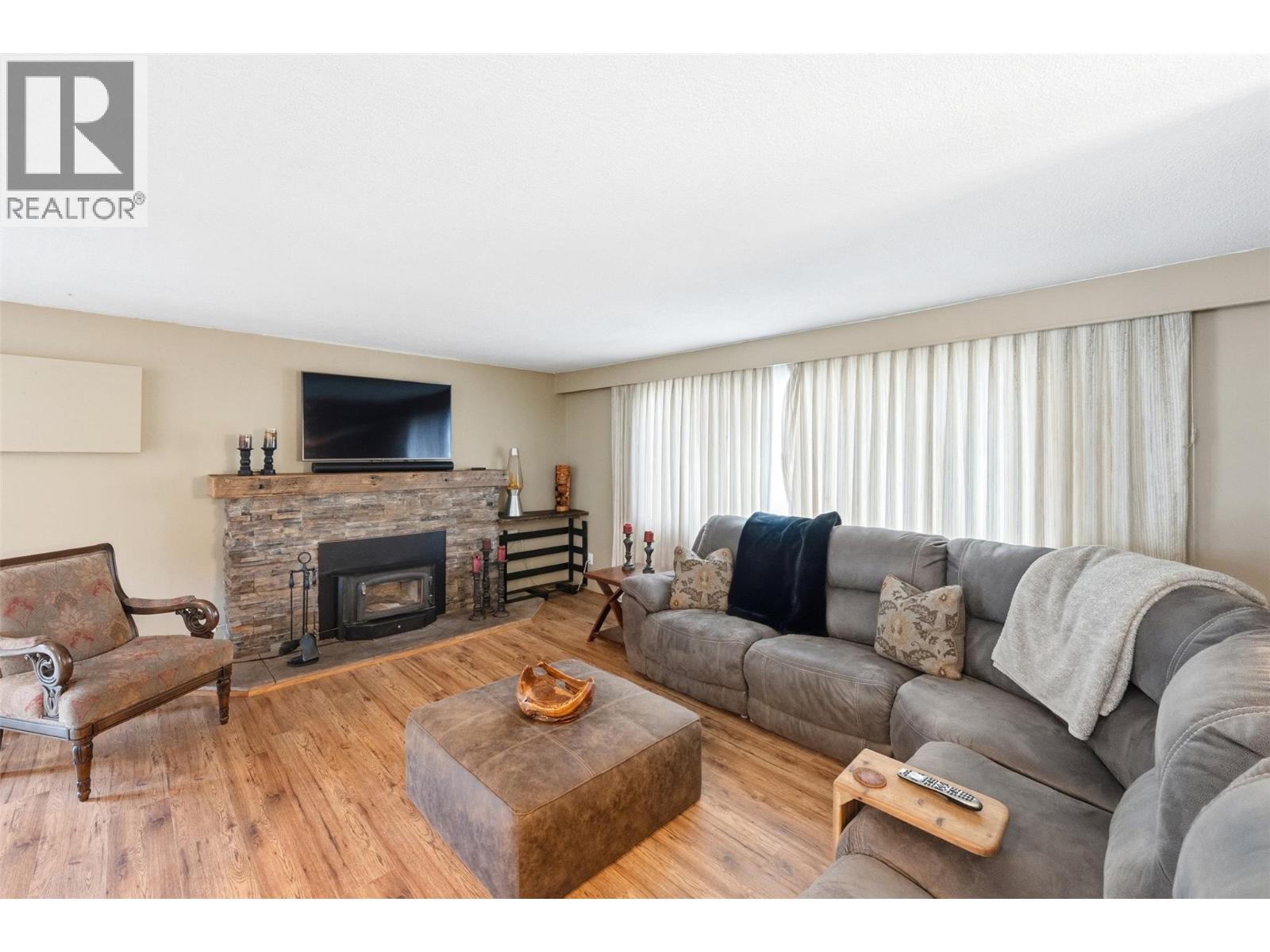617 3rd Avenue Property Photo 2