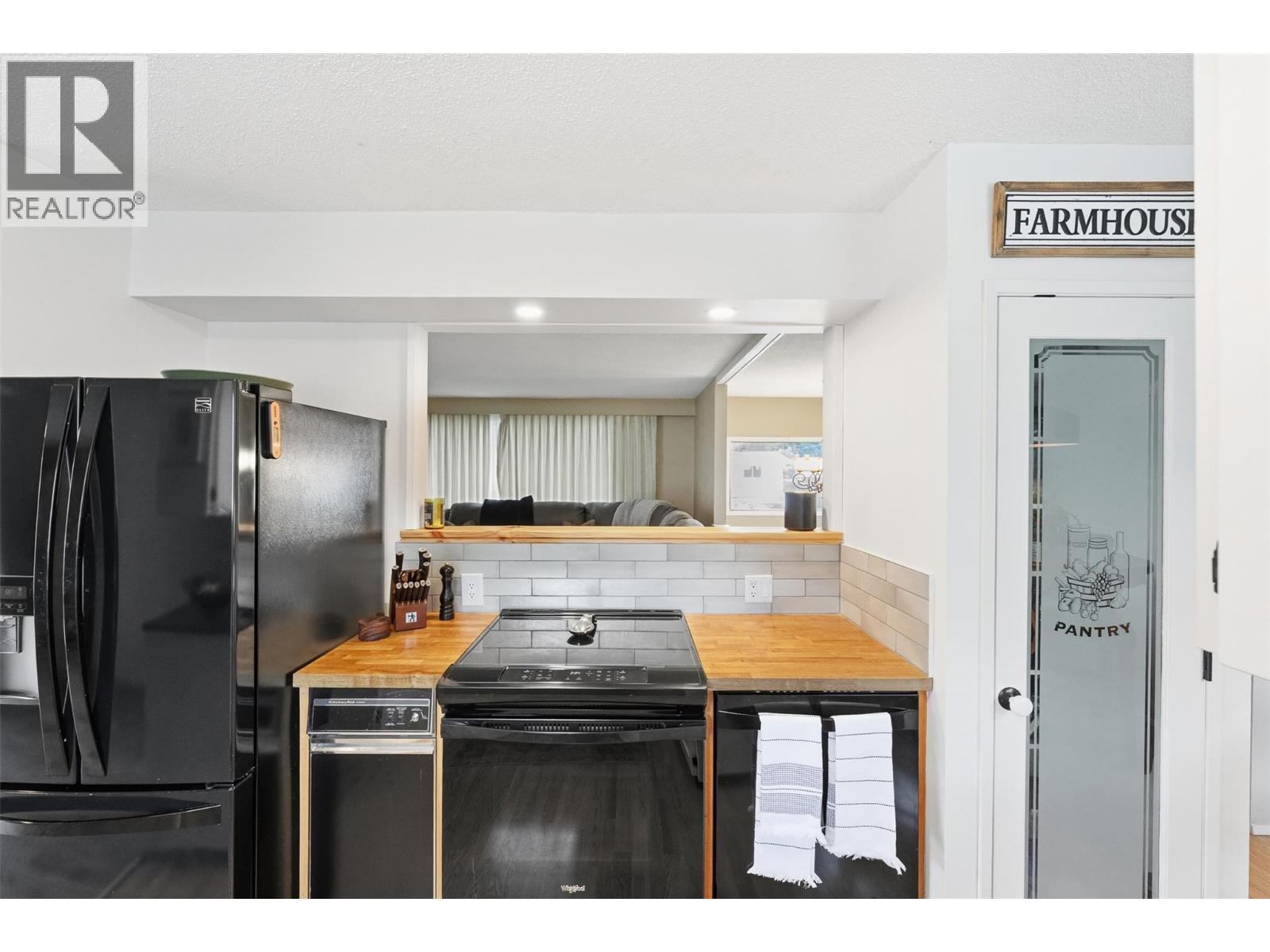 617 3rd Avenue Property Photo 15