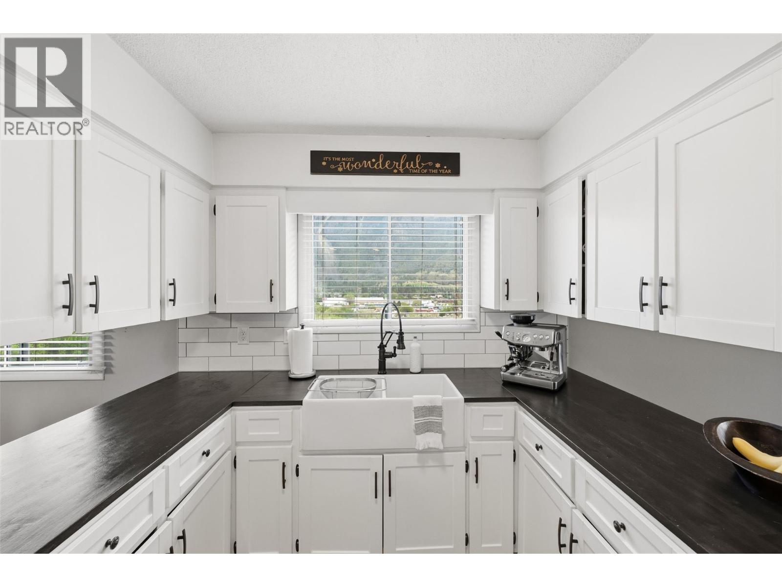 617 3rd Avenue Property Photo 17