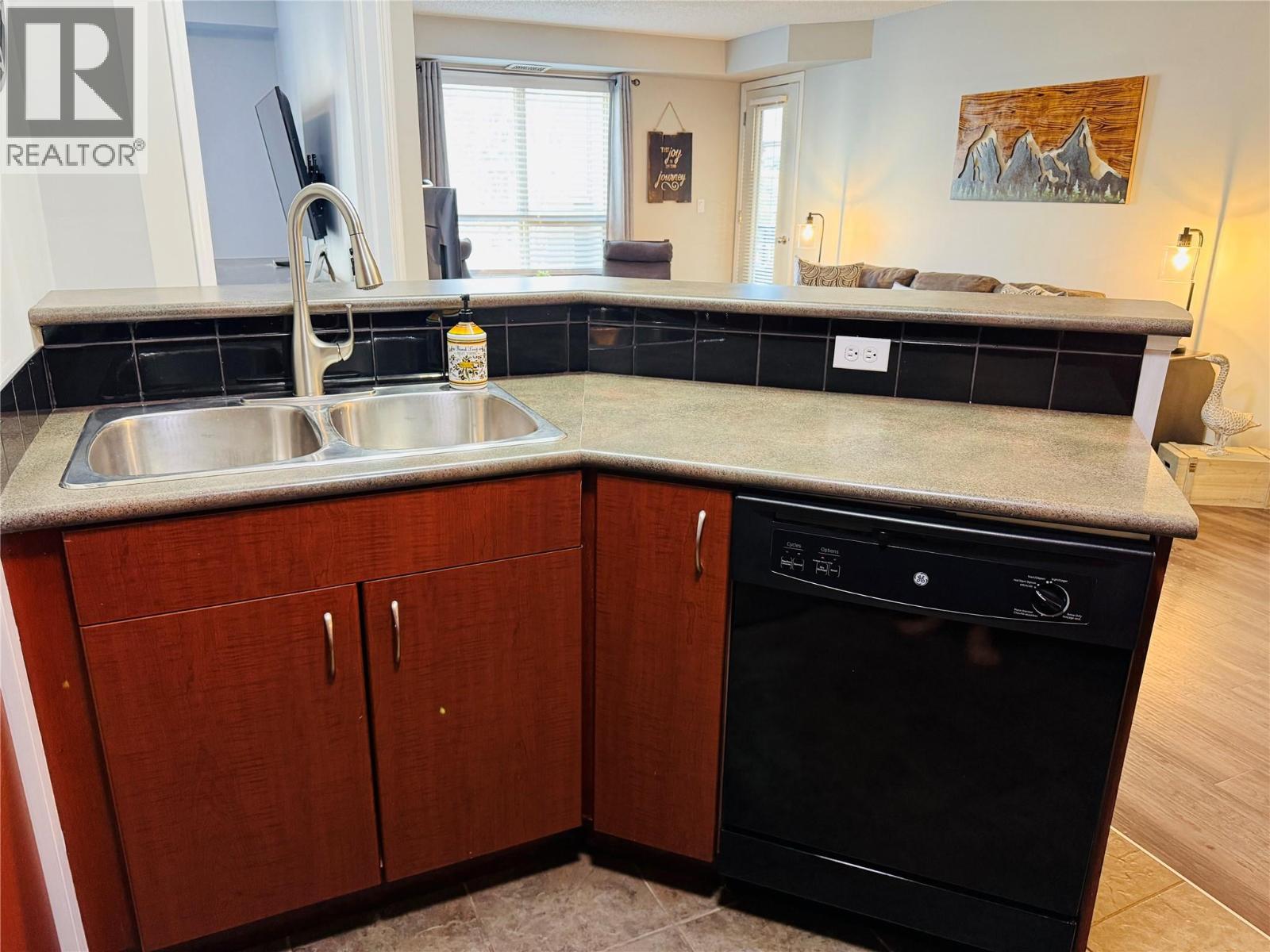 205 Third Avenue Unit# 3302 Property Photo 8