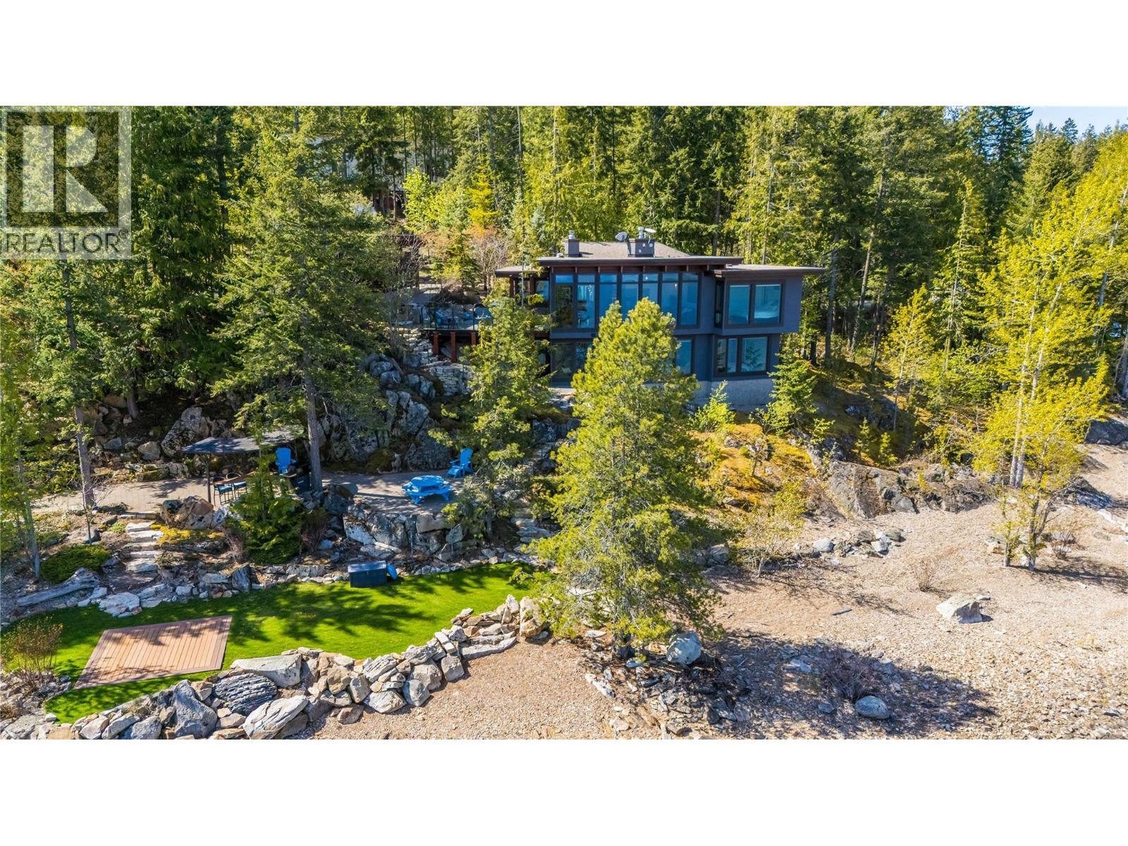 285 Kootenay Lake Road Property Photo 4