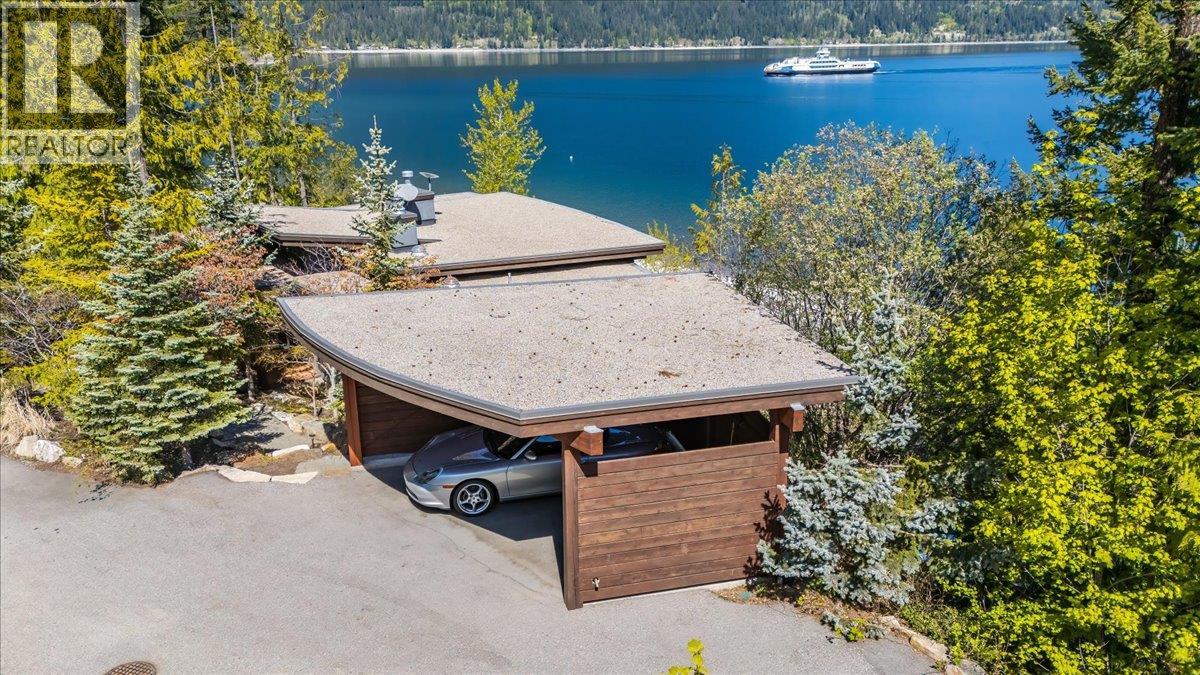 285 Kootenay Lake Road Property Photo 9