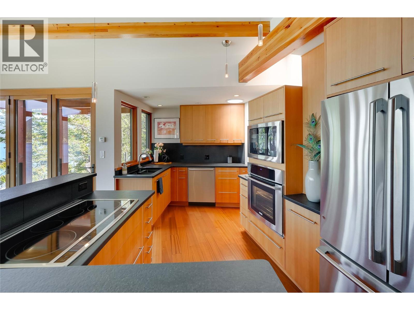 285 Kootenay Lake Road Property Photo 16