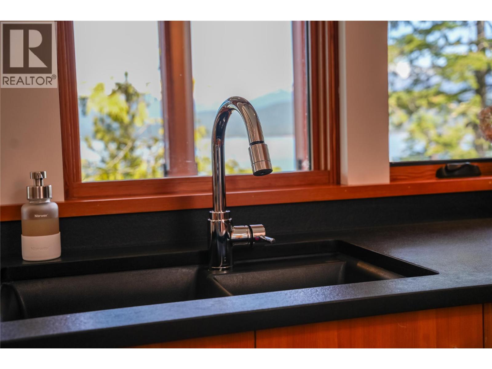 285 Kootenay Lake Road Property Photo 18