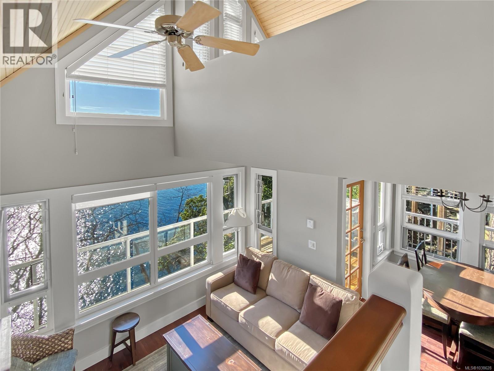10c 2315 Mackinnon Rd Property Photo 15