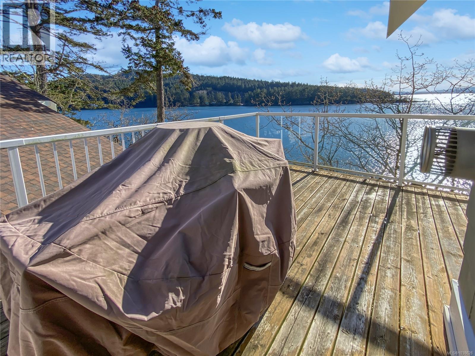 10c 2315 Mackinnon Rd Property Photo 28