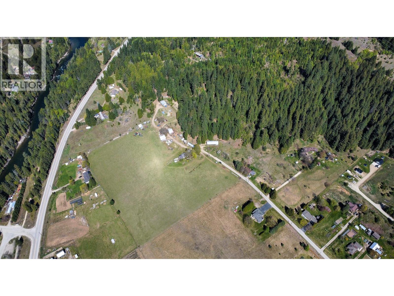 Upper Slocan Park Road Road Photo de la propriété 1