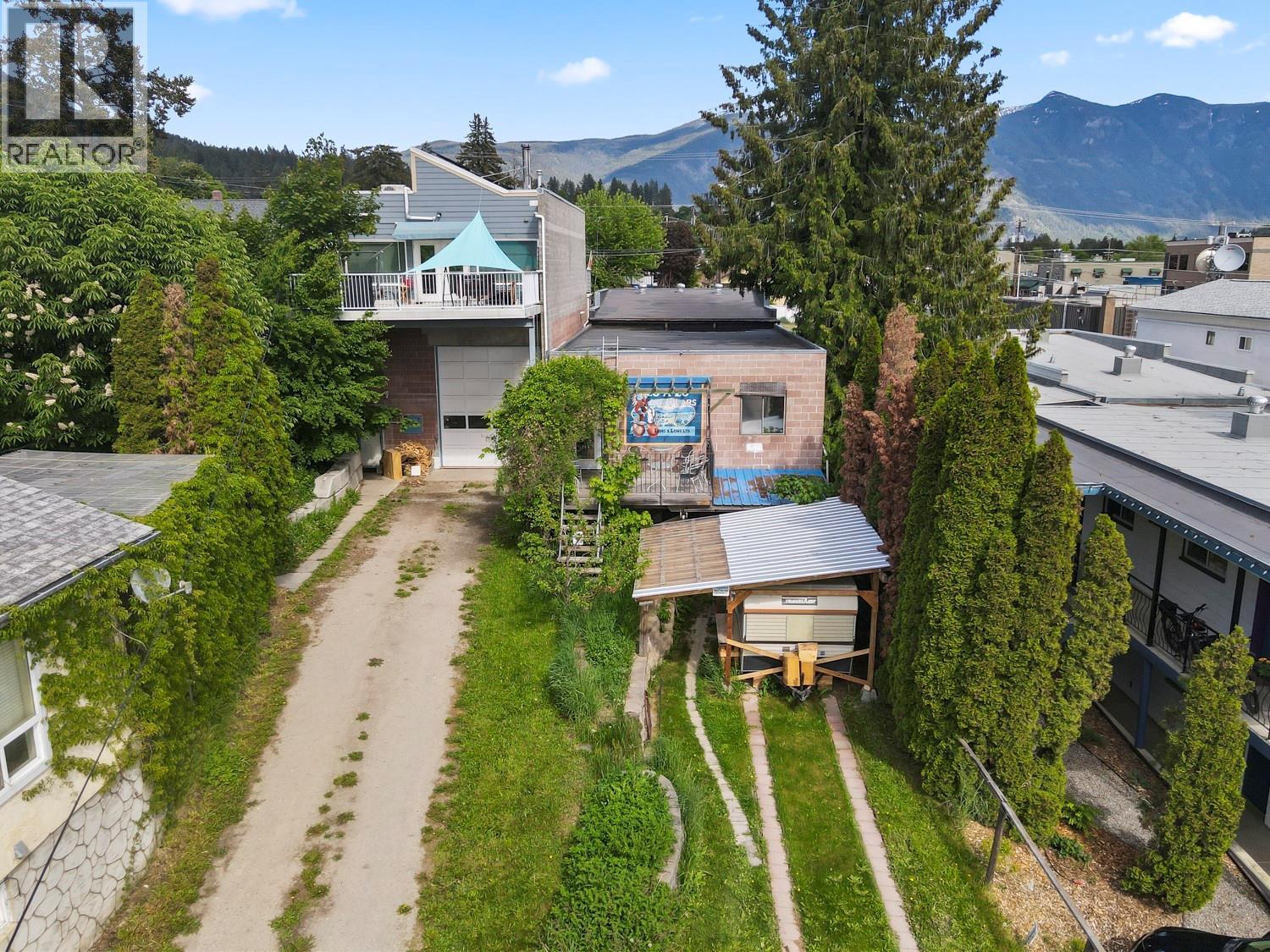 131 12th Avenue N Property Photo 5