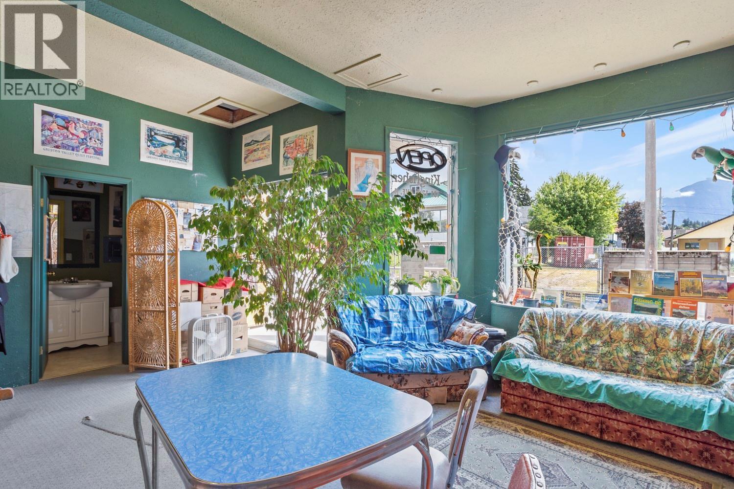 131 12th Avenue N Property Photo 8