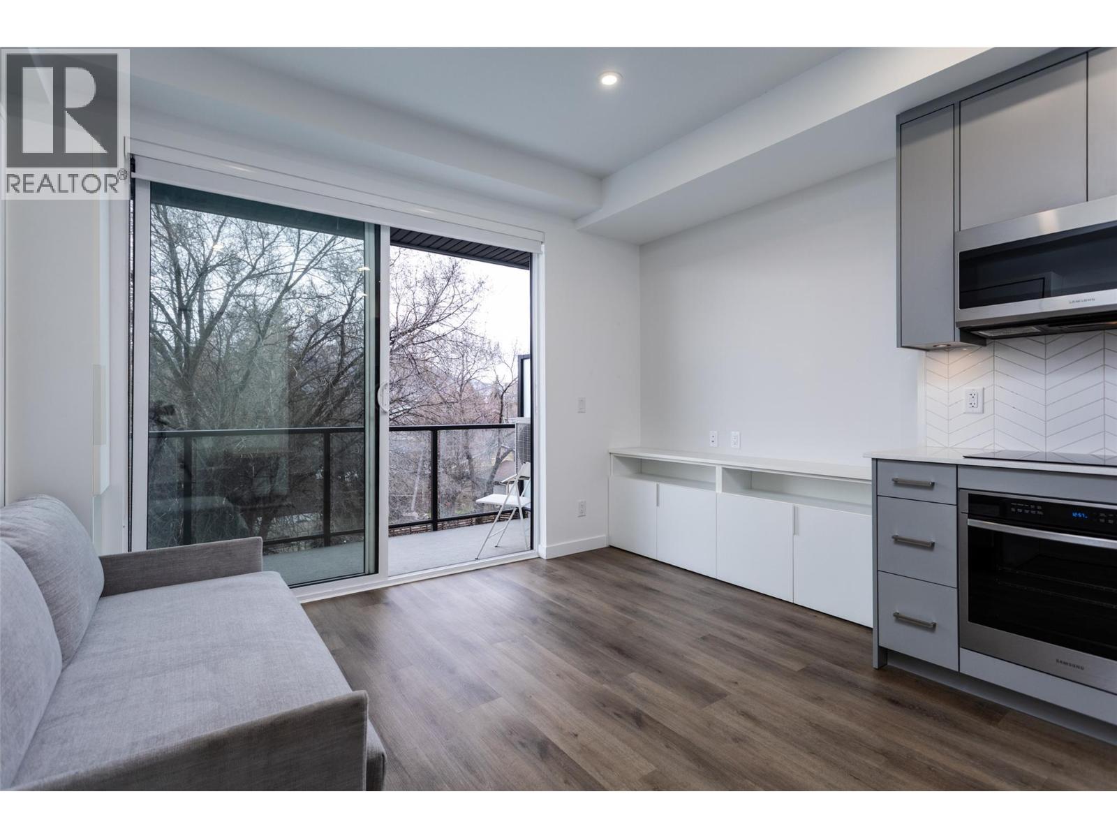 1274 Devonshire Avenue Unit# 307 Lot# 32 Property Photo 4