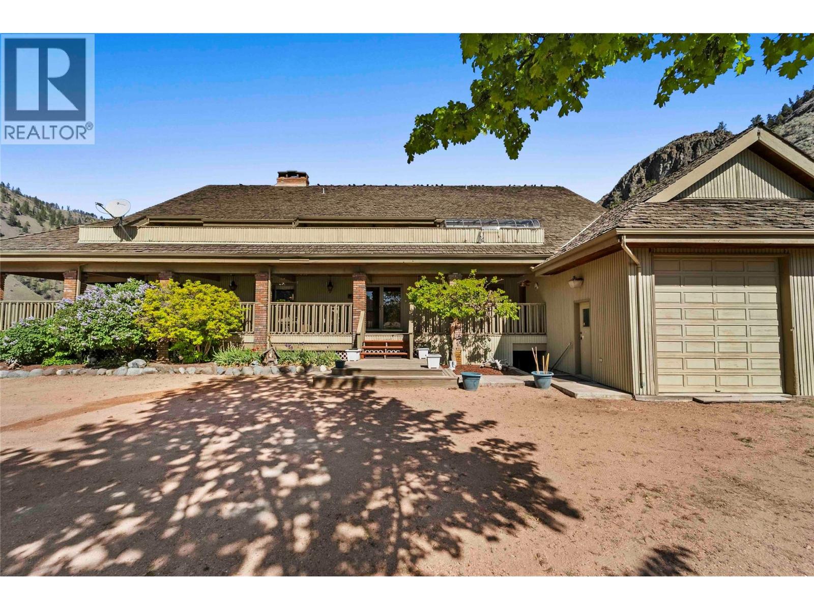 8609 Highway 8 Property Photo 3