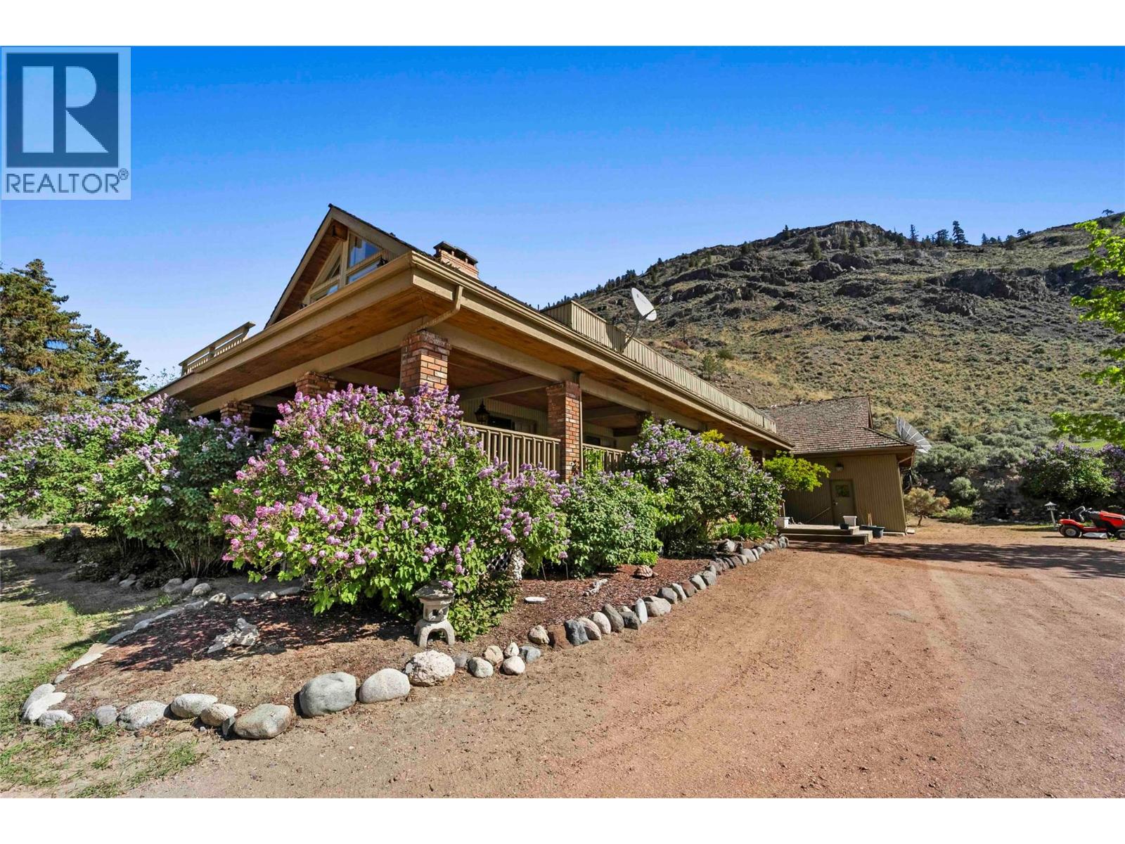 8609 Highway 8 Property Photo 5