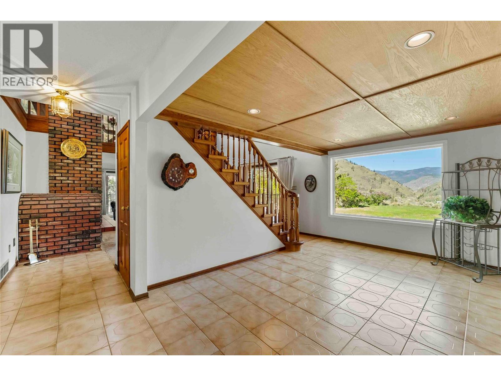 8609 Highway 8 Property Photo 10